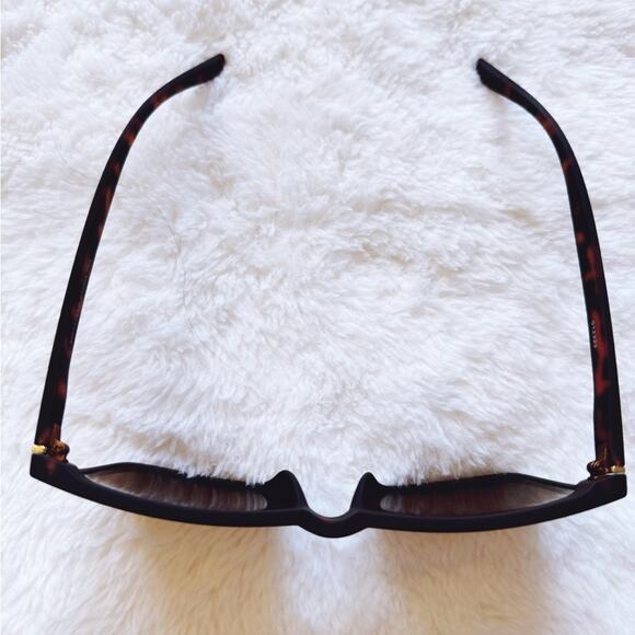 Ora Tortoise Brown Angular Frame Sunglasses - Picture 3 of 12